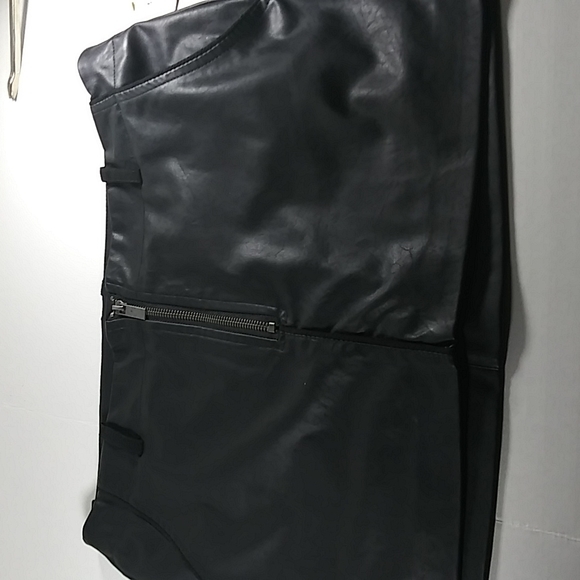 Trafaluc-Zara Faux Leather Skirt. - Picture 1 of 6